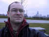 011127 Jag i Chicago. Sears Tower i bakgrunden (25482 byte)